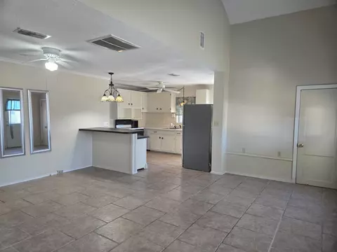 Living - 51 E Pine St # -1, Carrabelle, FL 32322 photo 3 of 8