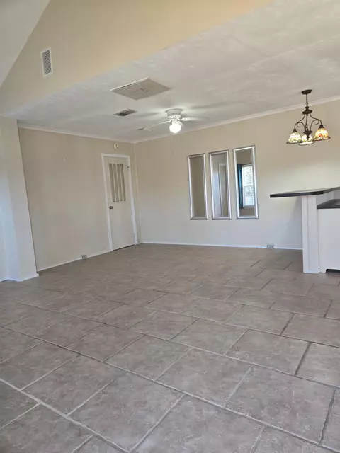 Living - 51 E Pine St # -1, Carrabelle, FL 32322 photo 5 of 8