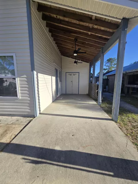 Exterior - 51 E Pine St # -1, Carrabelle, FL 32322 photo 7 of 16