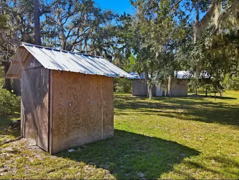 Exterior - 154 W Davis Walker Rd, Perry, FL 32348 photo 8 of 10