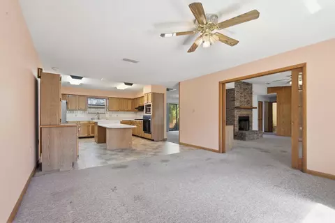 Living - 154 W Davis Walker Rd, Perry, FL 32348 photo 3 of 6