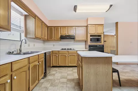 Kitchen - 154 W Davis Walker Rd, Perry, FL 32348 photo 2 of 3