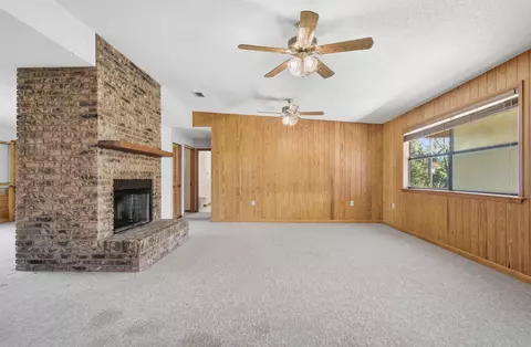 Living - 154 W Davis Walker Rd, Perry, FL 32348 photo 4 of 6