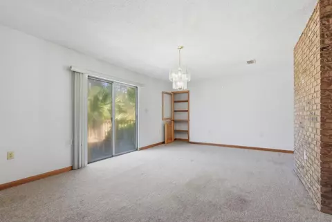Living - 154 W Davis Walker Rd, Perry, FL 32348 photo 5 of 6