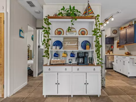 Entry Way - 28 Piney St, Panacea, FL 32346 photo 1 of 3