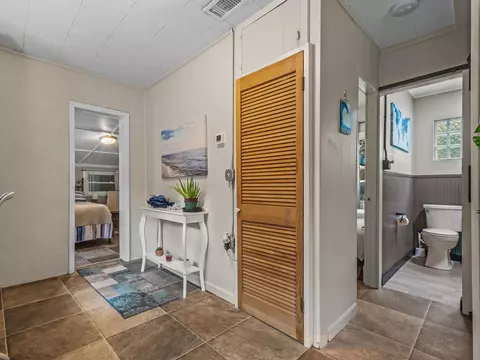 Entry Way - 28 Piney St, Panacea, FL 32346 photo 3 of 3
