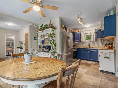Dining - 28 Piney St, Panacea, FL 32346 photo 1 of 4