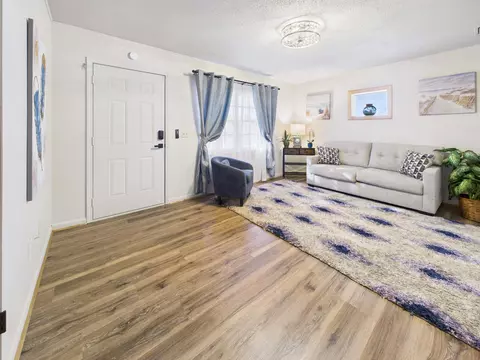 Living - 302 Goff St, Perry, FL 32347 photo 2 of 3