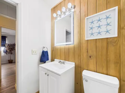 Bath - 302 Goff St, Perry, FL 32347 photo 3 of 3