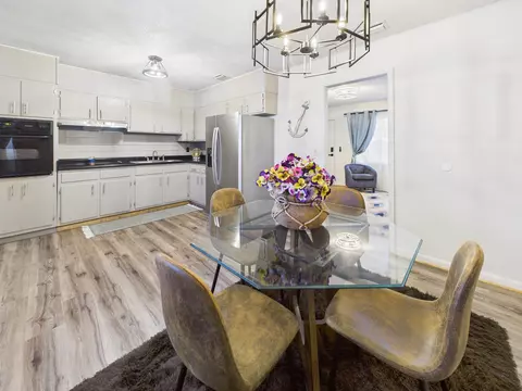 Dining - 302 Goff St, Perry, FL 32347 photo 4 of 6