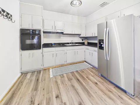 Kitchen - 302 Goff St, Perry, FL 32347 photo 1 of 2