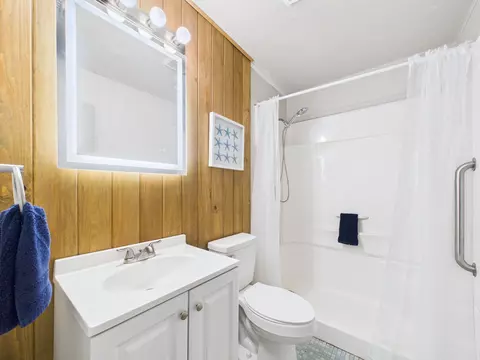 Bath - 302 Goff St, Perry, FL 32347 photo 1 of 3