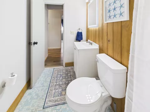 Bath - 302 Goff St, Perry, FL 32347 photo 2 of 3