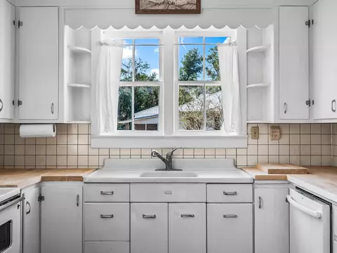 Kitchen - 415 W Main St, Perry, FL 32347 photo 3 of 5
