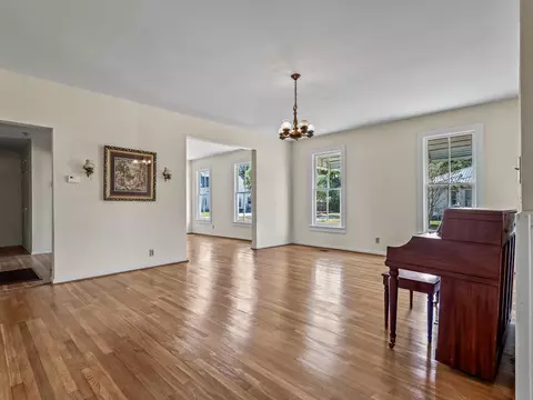 Living - 415 W Main St, Perry, FL 32347 photo 1 of 8