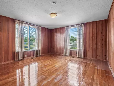 Living - 415 W Main St, Perry, FL 32347 photo 7 of 8