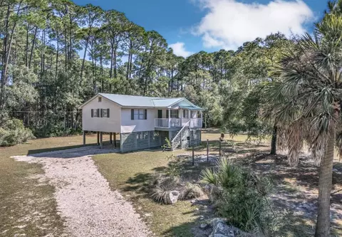 5 Alapaha Ave, Panacea, FL 32346