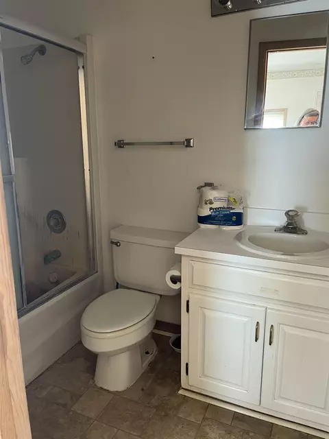 Bath - 604 Bald Point Dr, Alligator Point, FL 32346 photo 2 of 2