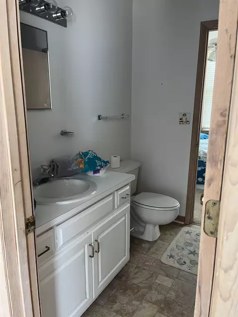 Bath - 604 Bald Point Dr, Alligator Point, FL 32346 photo 1 of 2