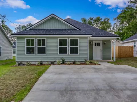 17 Comanche Trl, Crawfordville, FL 32327