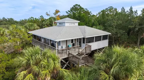 3 Blue Dolphin Dr, Crawfordville, FL 32327