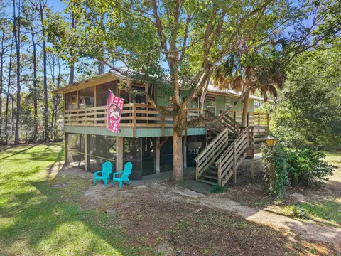 206 Clark Dr, Panacea, FL 32346