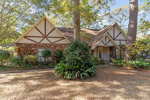 3958 Royal Oaks Dr, Tallahassee, FL 32309