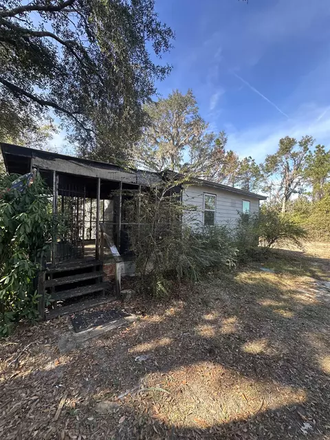 3518 NE Persimmon Dr, Pinetta, FL 32350