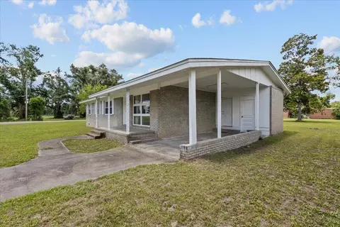 203 Forest Cir, Perry, FL 32347 photo 9