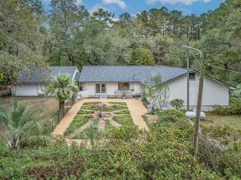 7049 Carmel Dr, Tallahassee, FL 32309