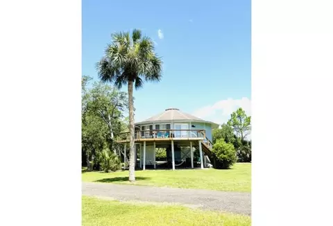 11 Sandpiper Dr, Panacea, FL 32346