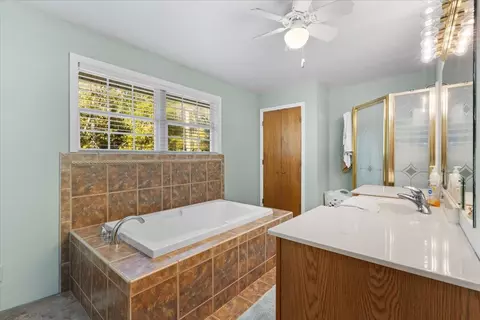 Bath - 218 SE Thirteenth St, Steinhatchee, FL 32359 photo 1 of 5