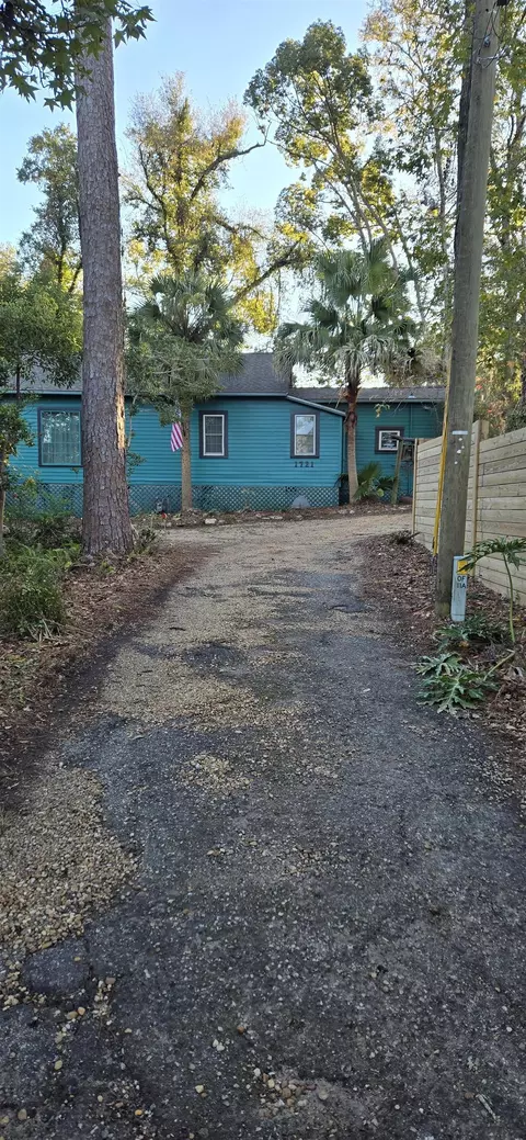 1721 Old Fort Dr, Tallahassee, FL 32301