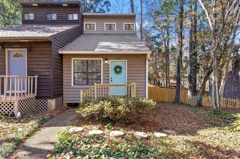 207 Parkbrook Cir, Tallahassee, FL 32301