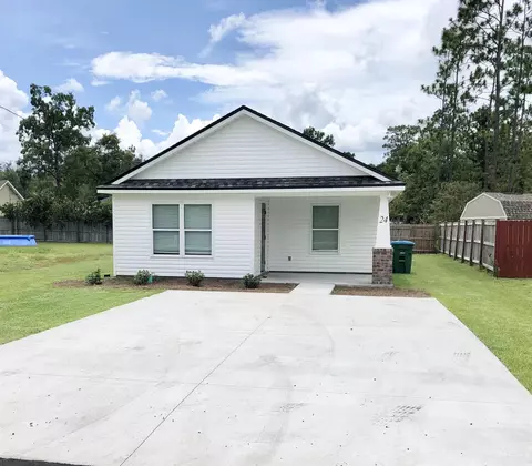 24 Imaginary Ln, Crawfordville, FL 32327