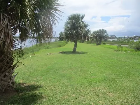 224 Harbour Point Dr, Crawfordville, FL 32327