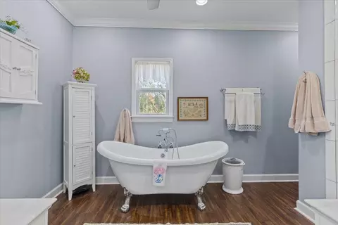 Bath - 200 N Cheryl Dr, Perry, FL 32347 photo 3 of 5