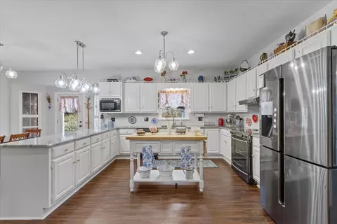 Kitchen - 200 N Cheryl Dr, Perry, FL 32347 photo 3 of 5