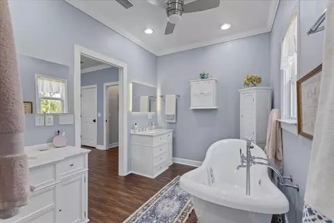 Bath - 200 N Cheryl Dr, Perry, FL 32347 photo 4 of 5
