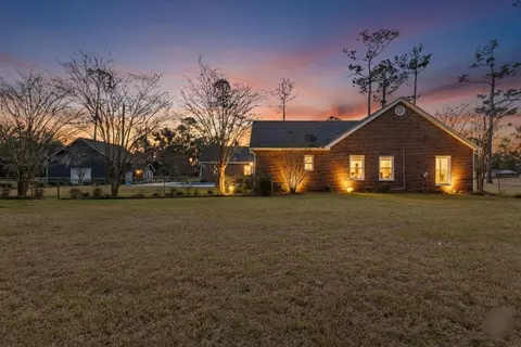 Exterior - 200 N Cheryl Dr, Perry, FL 32347 photo 5 of 25