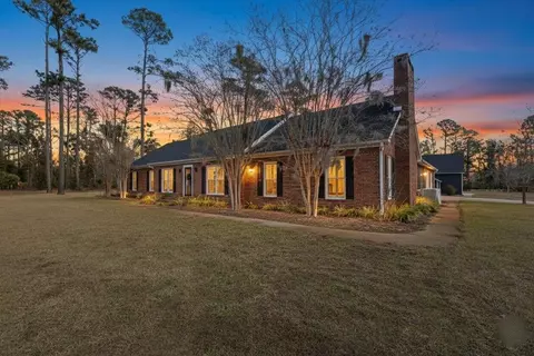 Exterior - 200 N Cheryl Dr, Perry, FL 32347 photo 2 of 25