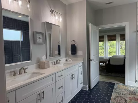 Bath - 332 Royal Tern Ct, Carrabelle, FL 32322 photo 2 of 3