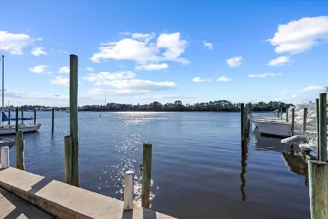 903 NW Avenue A, Carrabelle, FL 32322