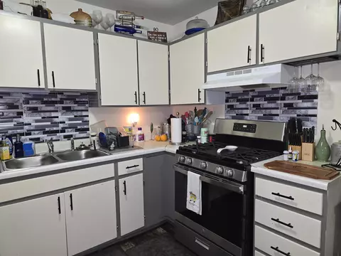 Kitchen - 829 E Cherry St, Perry, FL 32347 photo 2 of 2