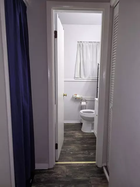 Bath - 829 E Cherry St, Perry, FL 32347 photo 1 of 1