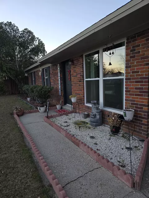 Exterior - 829 E Cherry St, Perry, FL 32347 photo 2 of 4