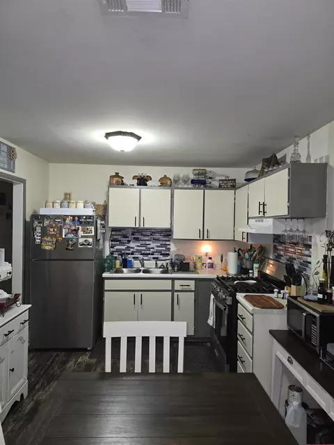 Kitchen - 829 E Cherry St, Perry, FL 32347 photo 1 of 2