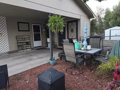 Exterior - 829 E Cherry St, Perry, FL 32347 photo 3 of 4