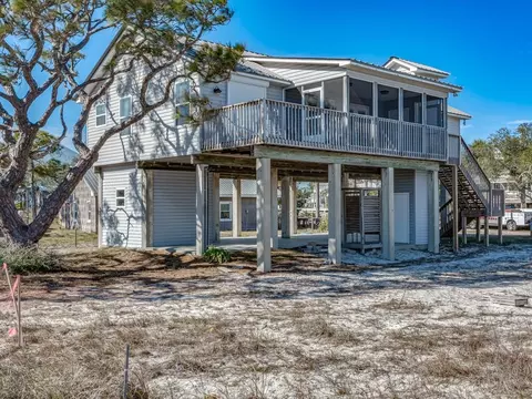 8 Bass St, Alligator Point, FL 32346