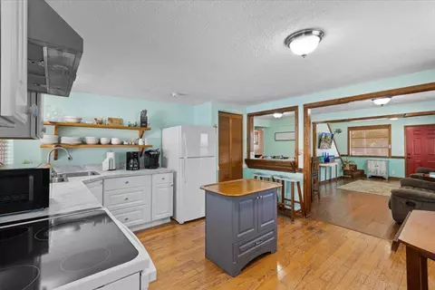 Kitchen - 1601 SE First Ave, Steinhatchee, FL 32359 photo 2 of 3